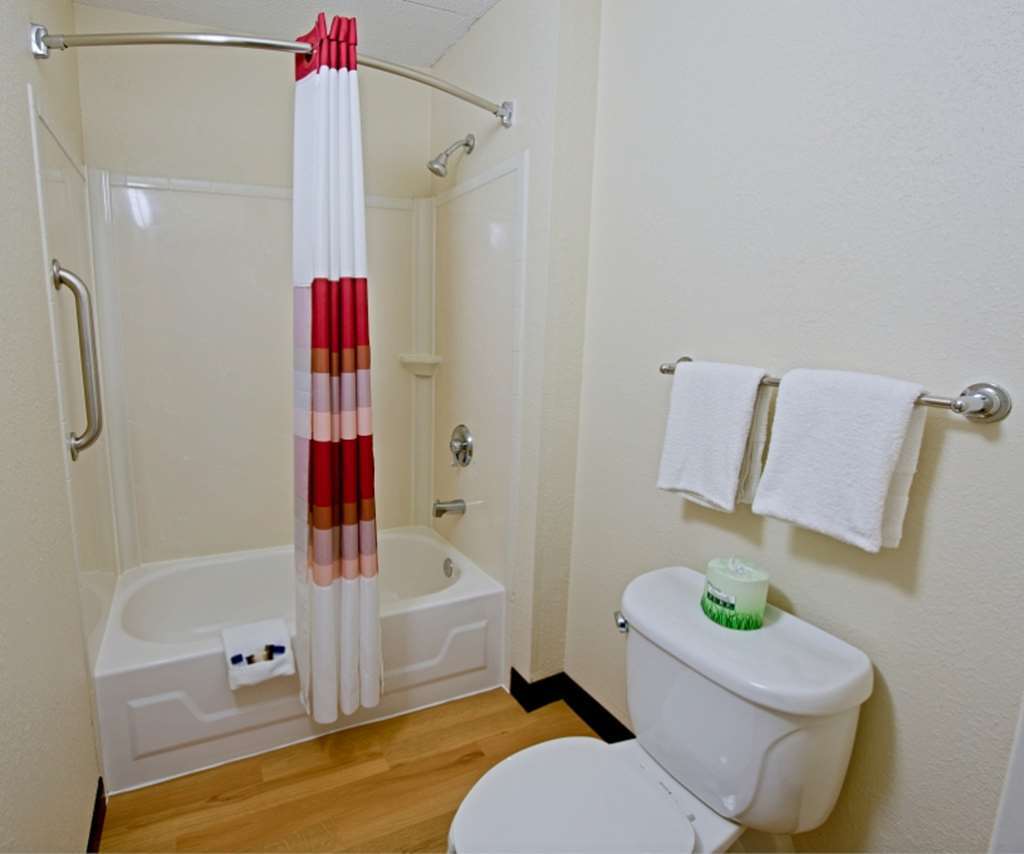 Red Roof Inn Fairmont Phòng bức ảnh